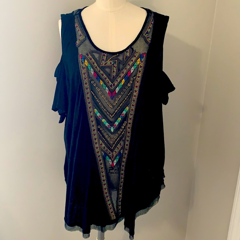 FREE PEOPLE COLD SHOULDER TOP WITH EMBROIDERY LARG